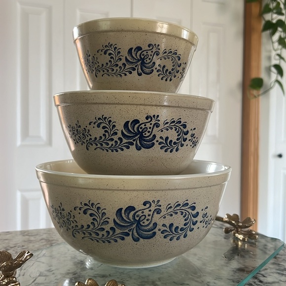 Vintage Pyrex Homestead Mixing Bowls 3 Pieces 401, 402, 403 - 750ml, 1.5L, 2.5L - Picture 14 of 14